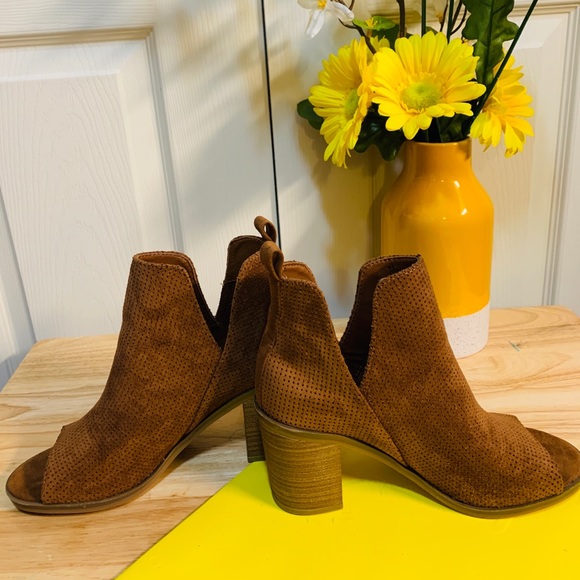 Universal Thread Peep Toe Ankle Boots - Picture 11 of 11